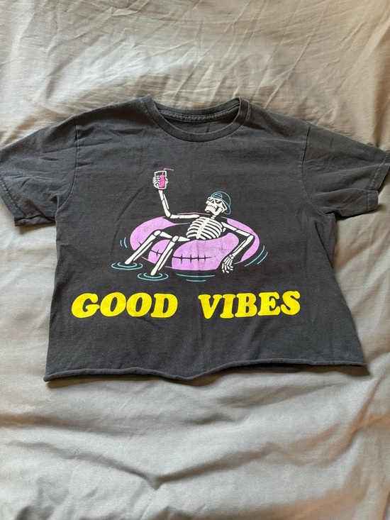 Tops - Good Vibes Black Graphic Crop Top with Purple Float
